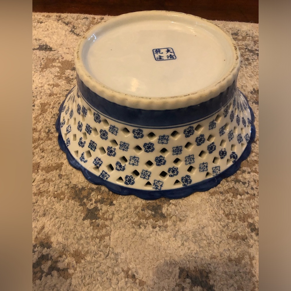 Vintage Chinoiserie Blue and White Floral Ceramic Bowl - Picture 7 of 7